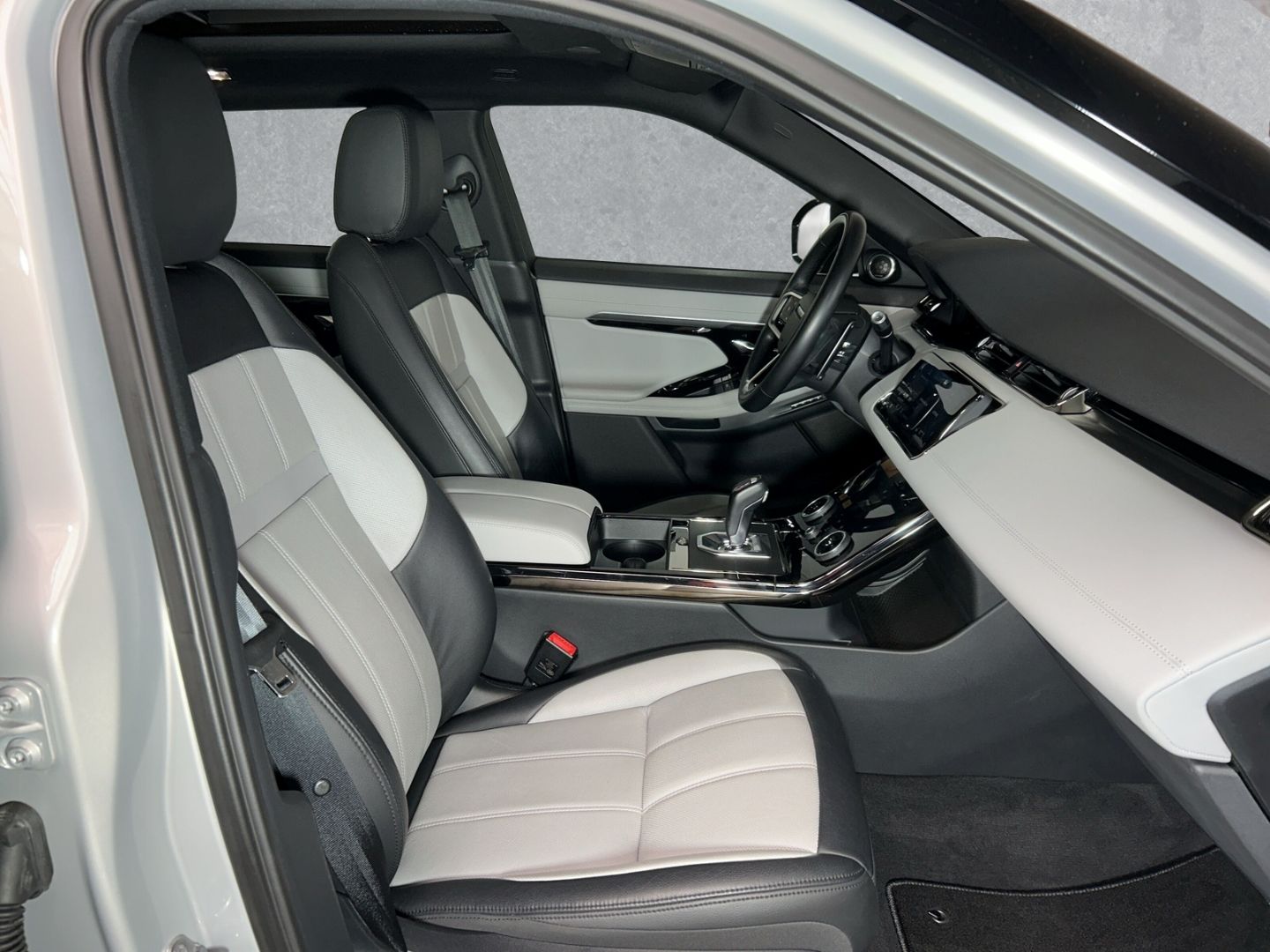Land Rover Range Rover Evoque P300e R-Dynamic SE Winterpak imagem 3