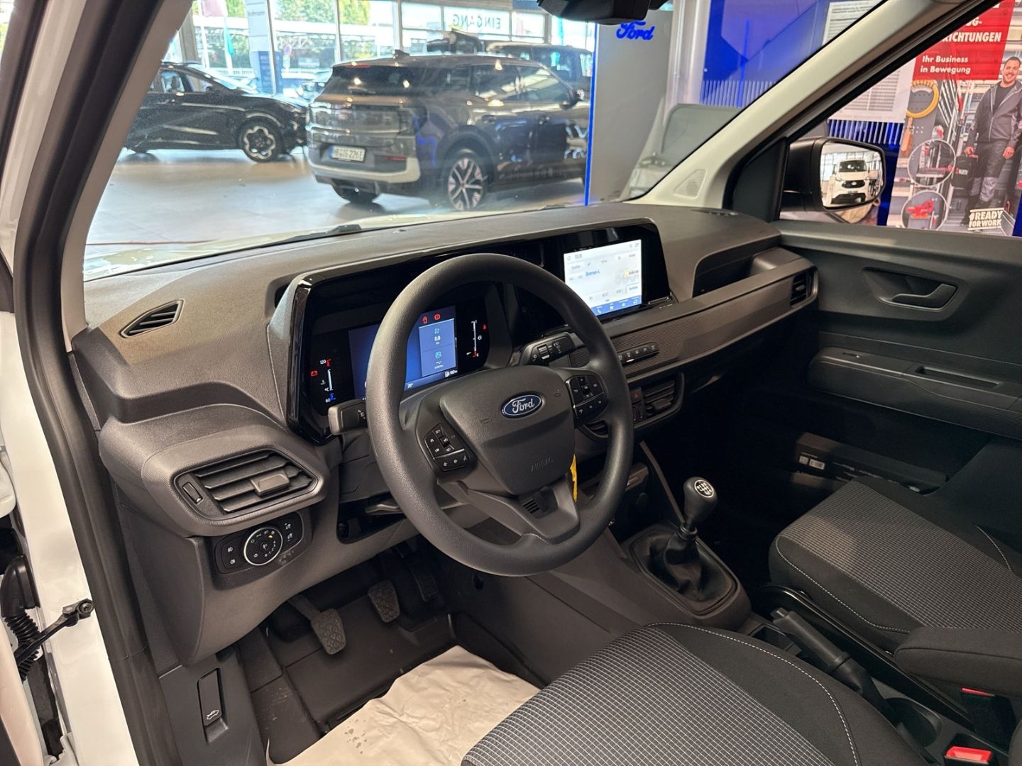 Fahrzeugabbildung Ford Transit Courier Trend AHK Apple CarPlay Android