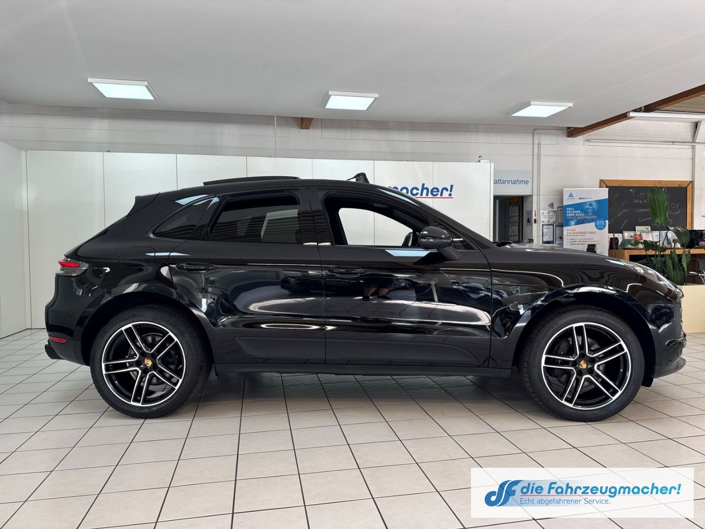 Fahrzeugabbildung Porsche Macan DE-Auto Pano Navi Memory S Soundsy LED Dyn