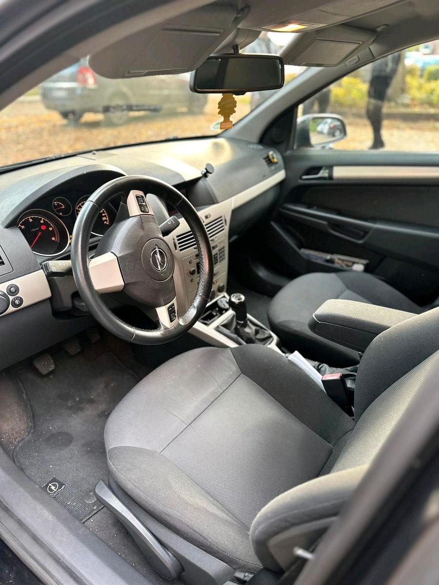 Opel Astra 2006 — engine 125 HP (92kW)