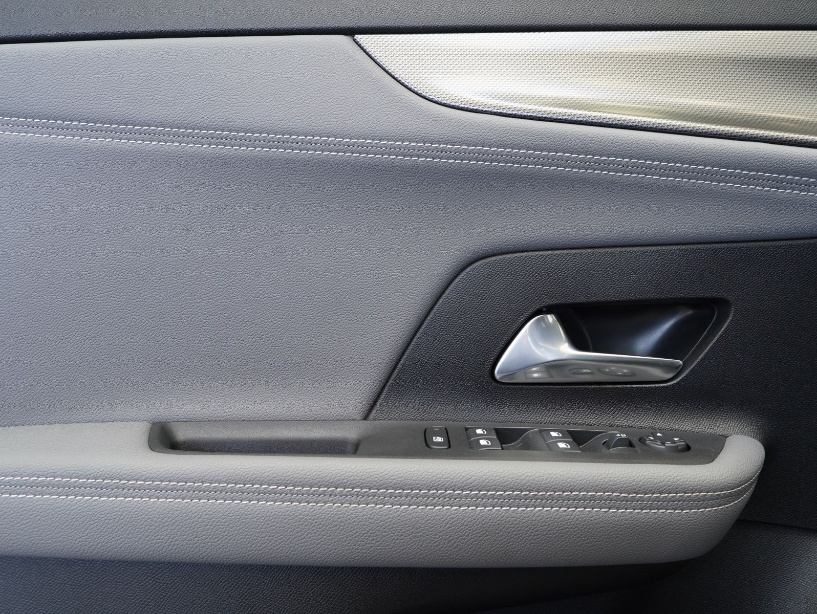 Fahrzeugabbildung Opel Mokka-e Elegance 50KWH/11KW/WÄRMEPUMPE/SOH