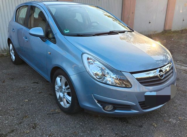 Opel Corsa D Edition Benzin TÜV 2 Jahre