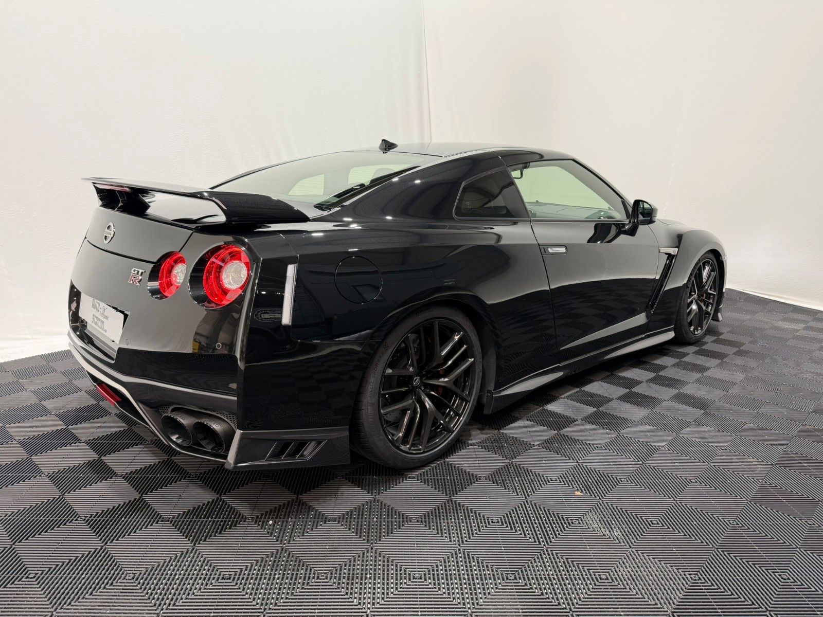 Fahrzeugabbildung Nissan GT-R Prestige Edition / S.heft Nissan Brömmler