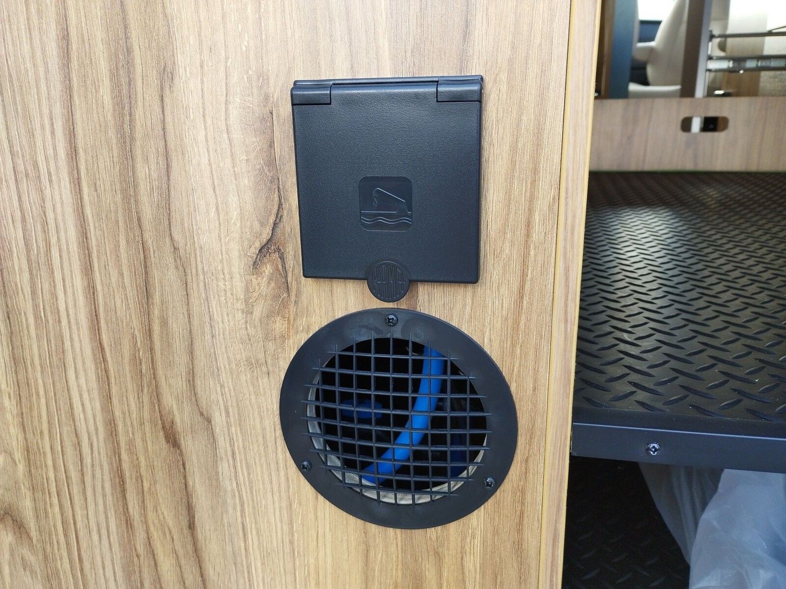 Fahrzeugabbildung Karmann Dexter 4x4 DE 560 AW Rückfahrkamera