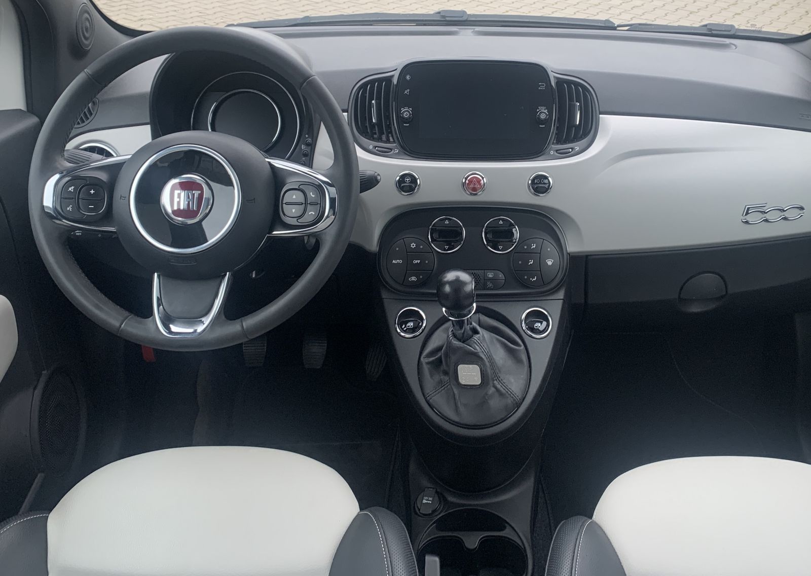 Fahrzeugabbildung Fiat 500 1.2*Star*Leder*CarPlay*SHZ*PDC*Navi*Temp*