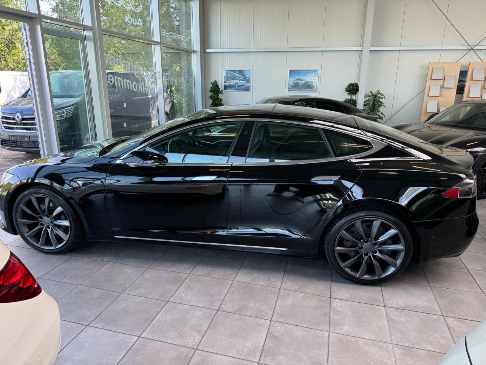 Tesla Model S /Panodach/20Zoll/Vollleder-Sportsitze