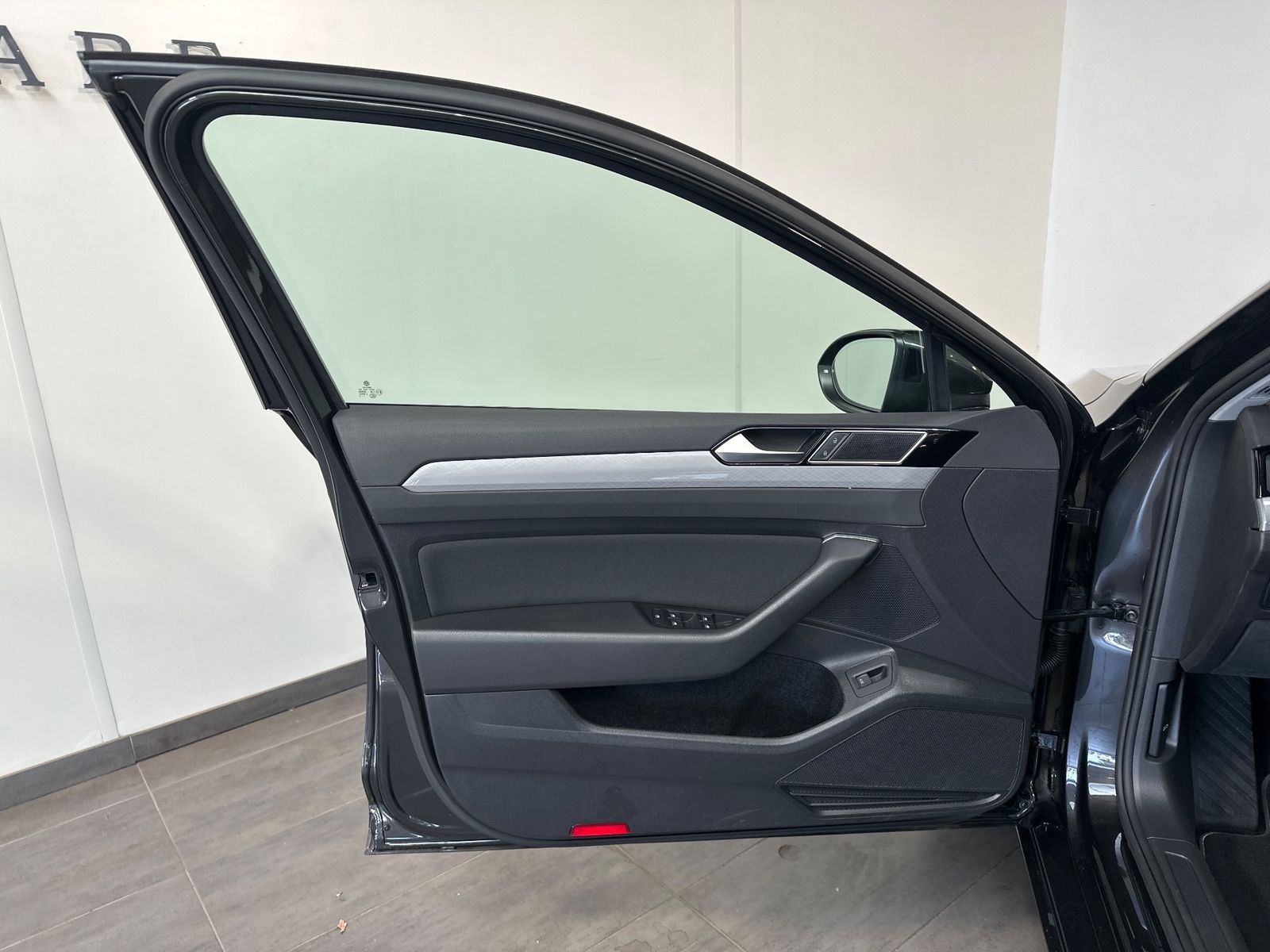 Fahrzeugabbildung Volkswagen Passat Variant 2.0 TDI DSG Business NAV+IQ-LIGHT
