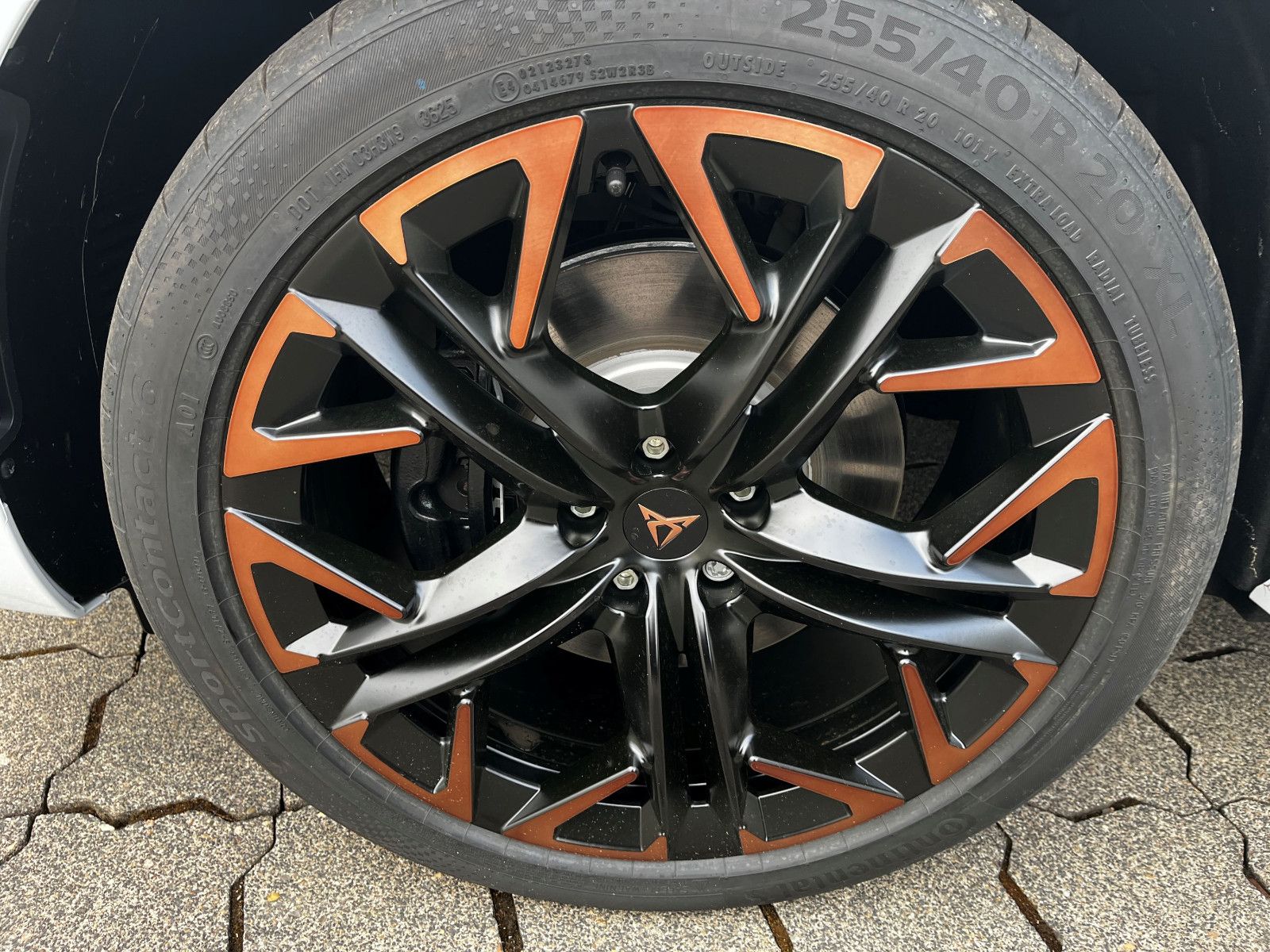 Fahrzeugabbildung CUPRA Terramar 2.0 TSI 4Drive VZ AHK PANO 20" SENN HUP