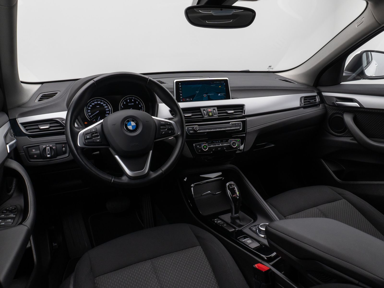 Fahrzeugabbildung BMW X2 sD18i Kamera DAB Geschwindig LED Navi ParkAss
