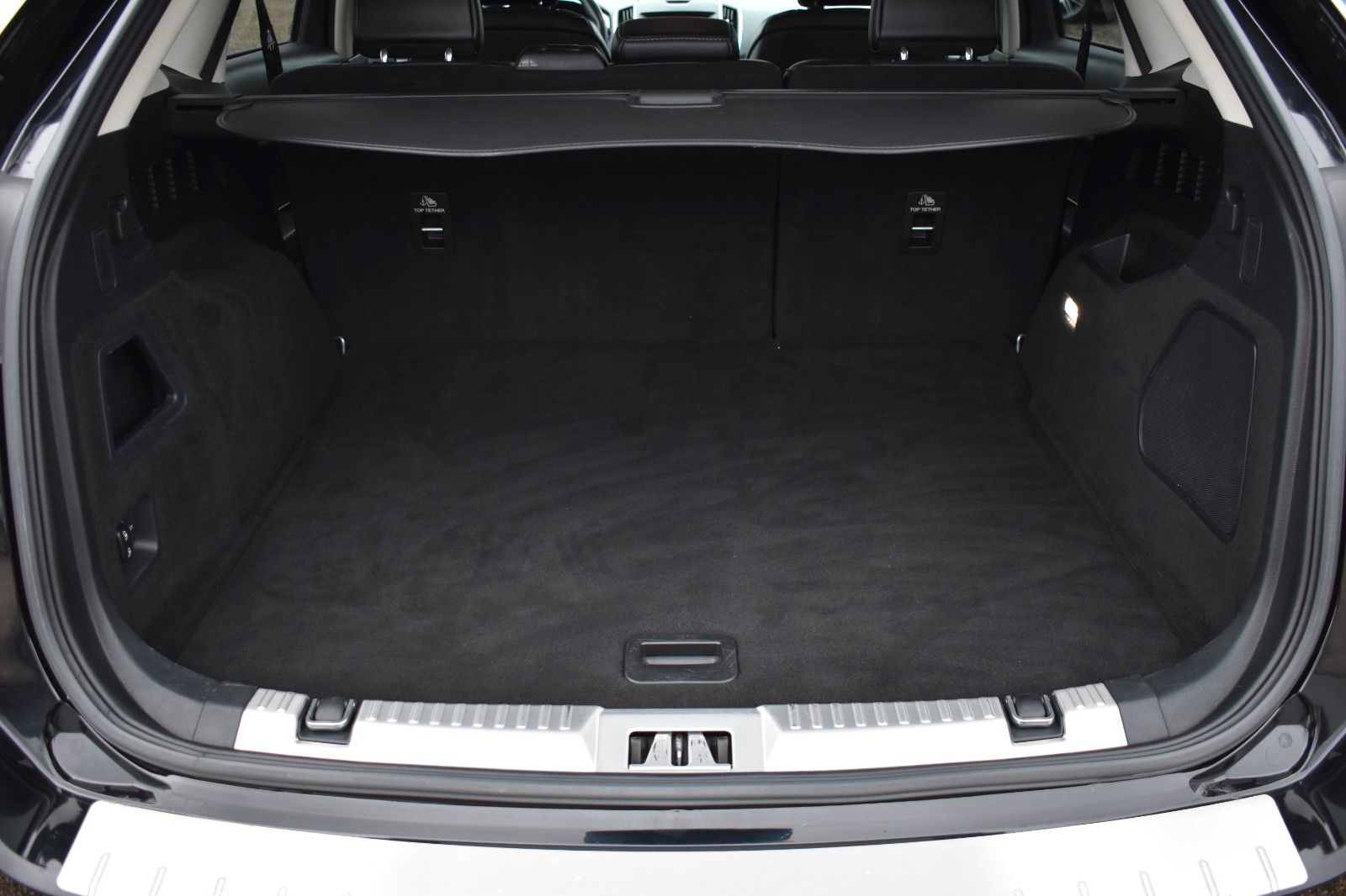 Fahrzeugabbildung Ford Edge ST-Line 4x4 Kamera Sitzbelüftung ACC