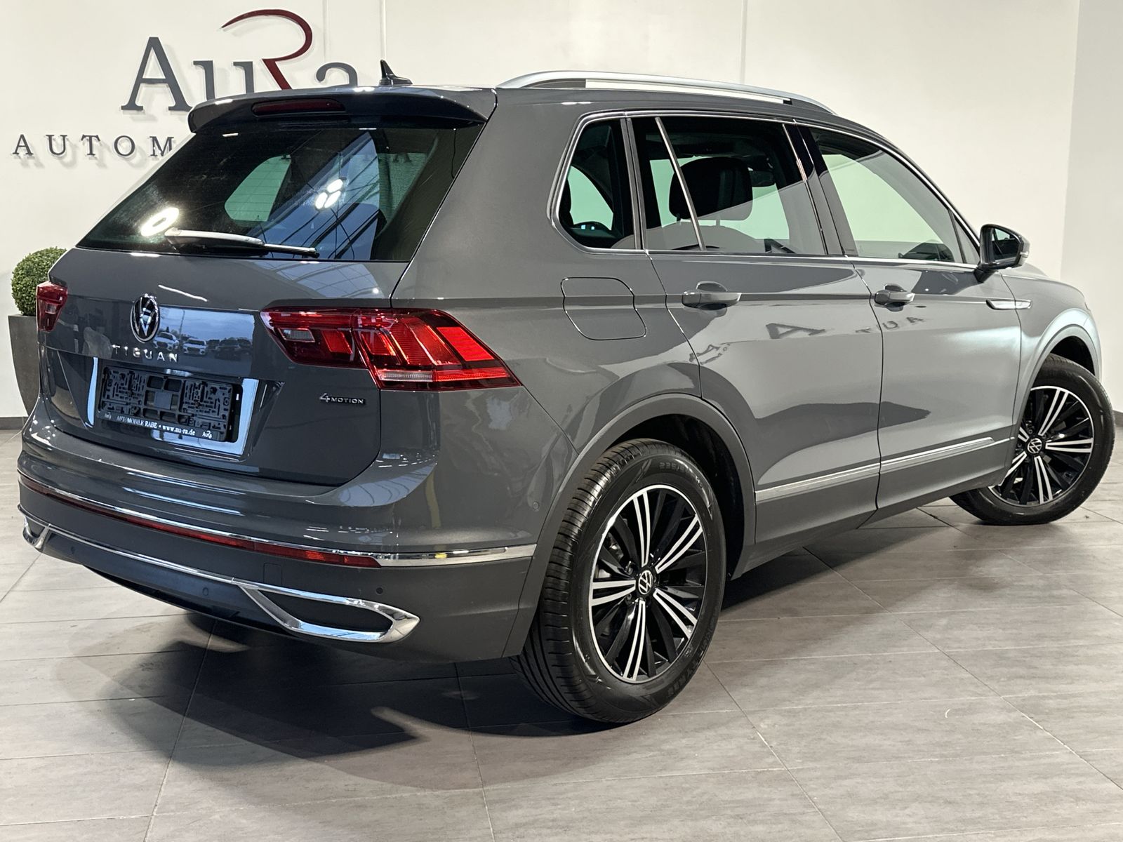 Fahrzeugabbildung Volkswagen Tiguan 2.0 TDI 4M DSG Sport NAV+LED+AHK+VCOCK+PP