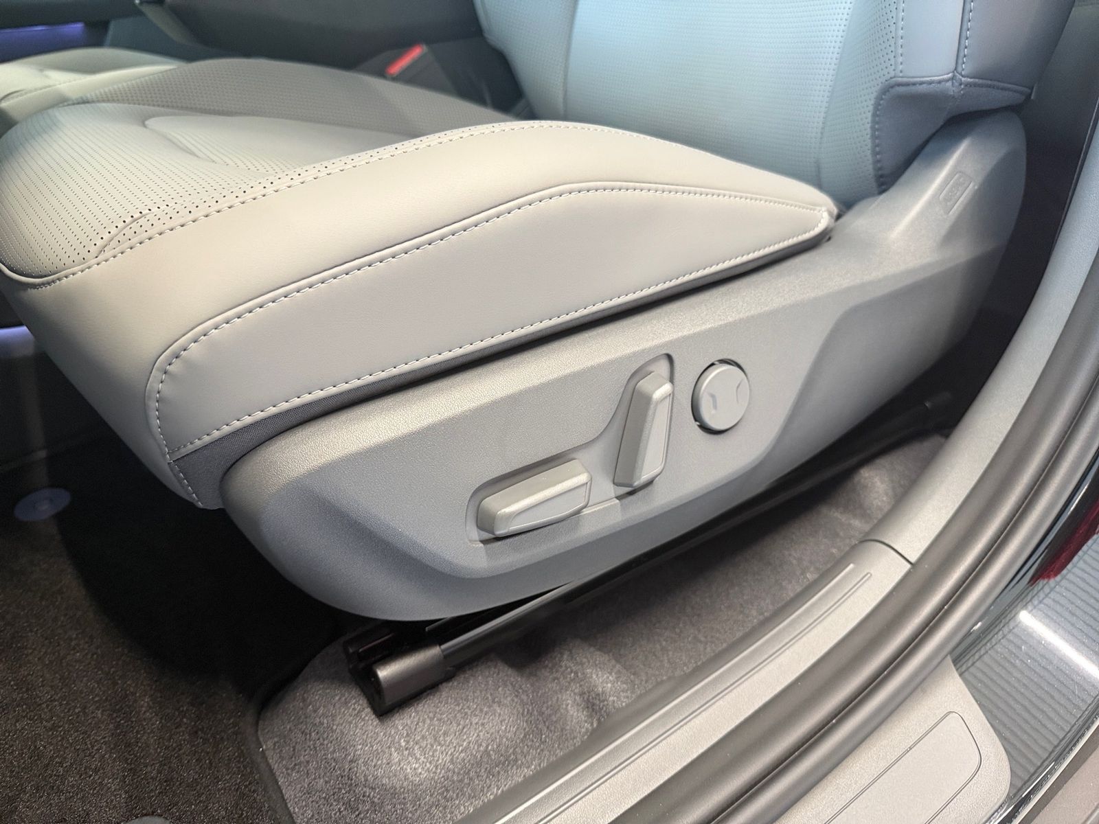 Fahrzeugabbildung Kia EV3 81,4 KWH EARTH WIC UPG 19"