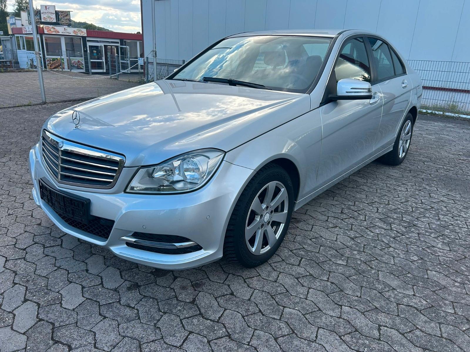 Mercedes-Benz C180 BENZIN PDC + SHZ + NAVI + TEMP