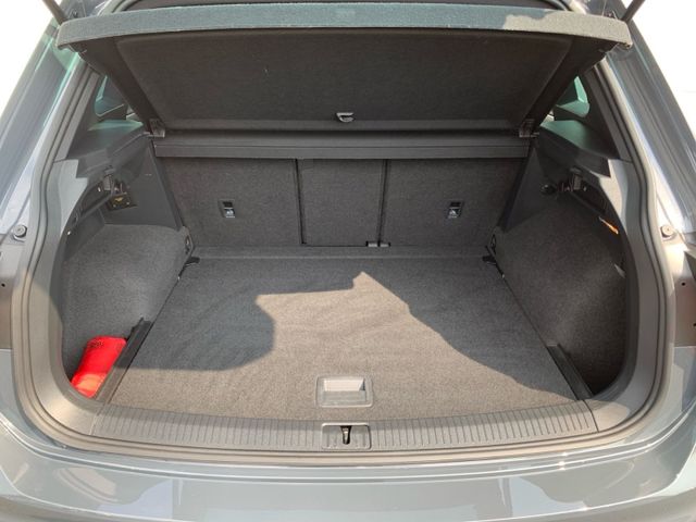 Tiguan 2.0 TDI DSG R-Line 4M LED+KAMERA+AHK+PDC