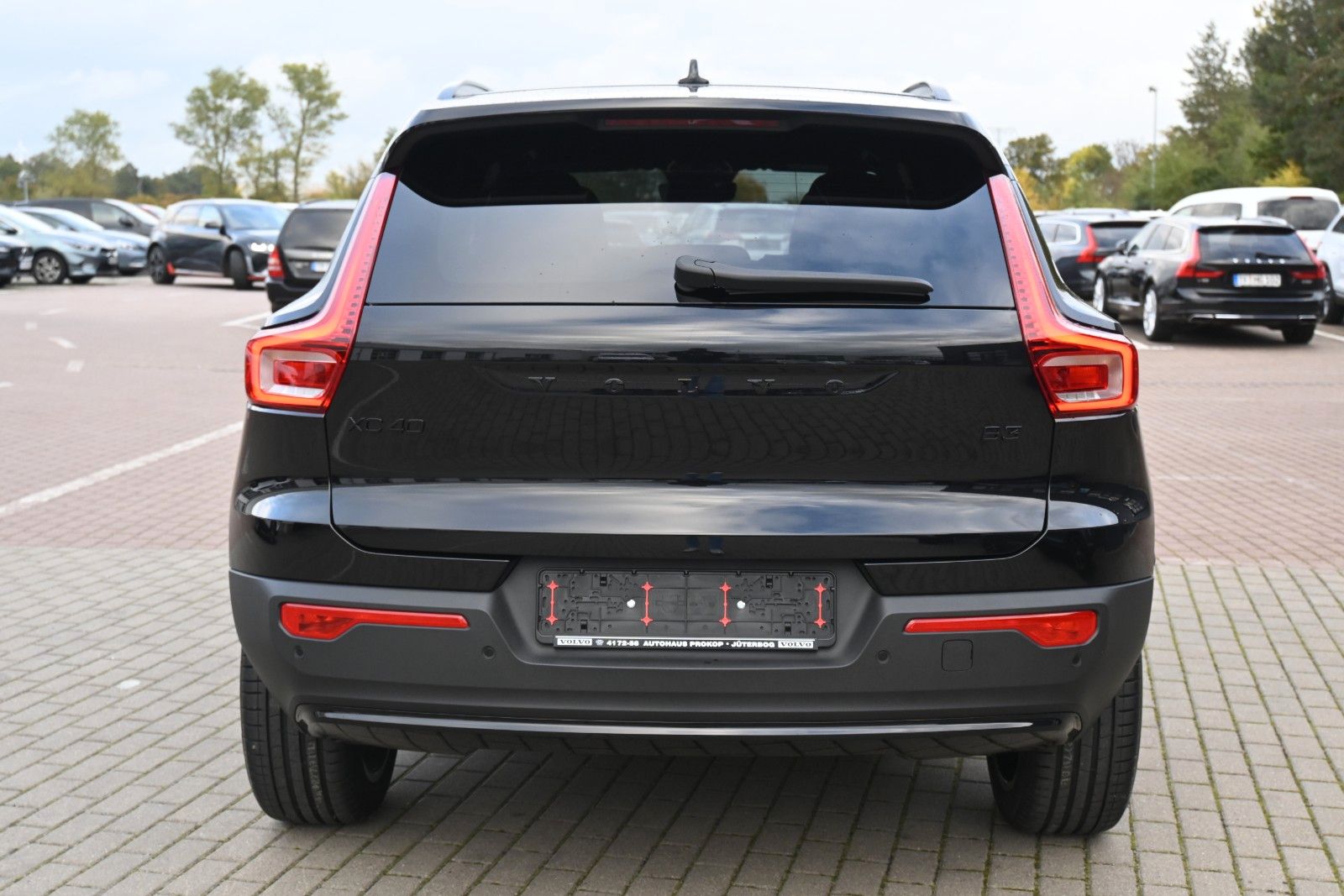 Fahrzeugabbildung Volvo XC40 B3 DKG Plus Black Edition*FSHZG*360°*ACC