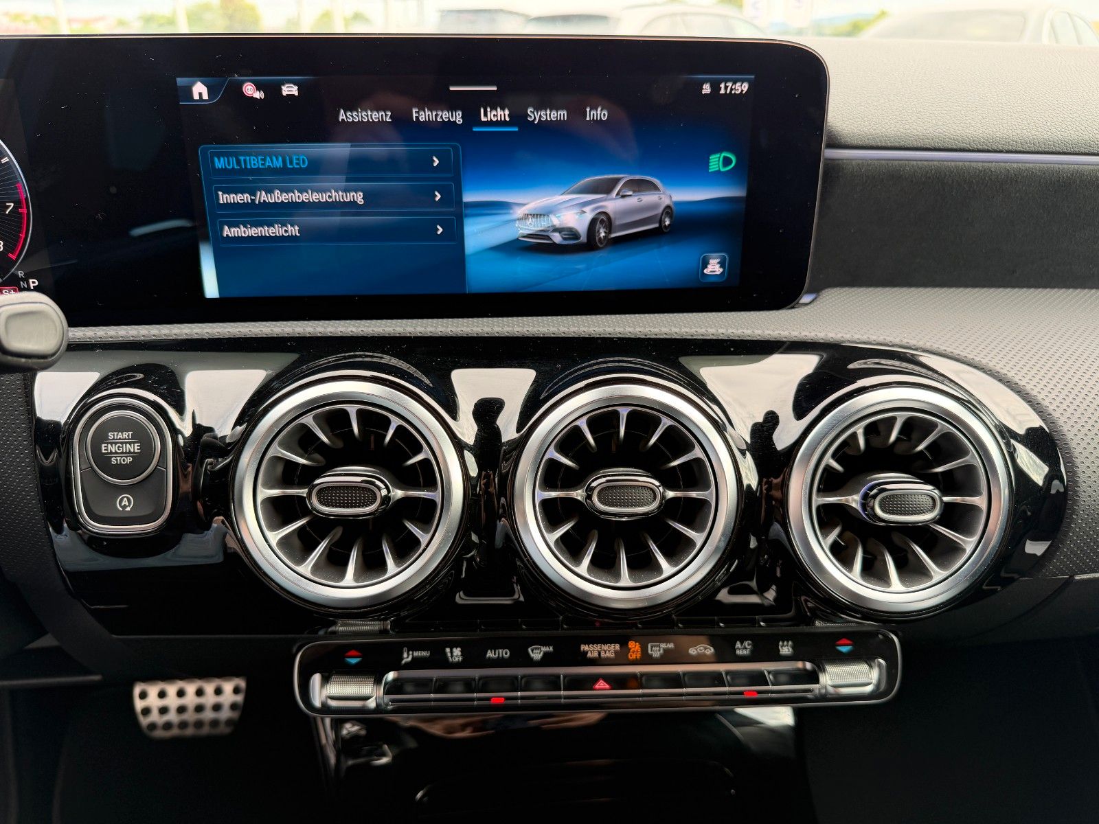 Fahrzeugabbildung Mercedes-Benz A 35 AMG 4Matic+Aero+StandH+360+MultiB+Memory