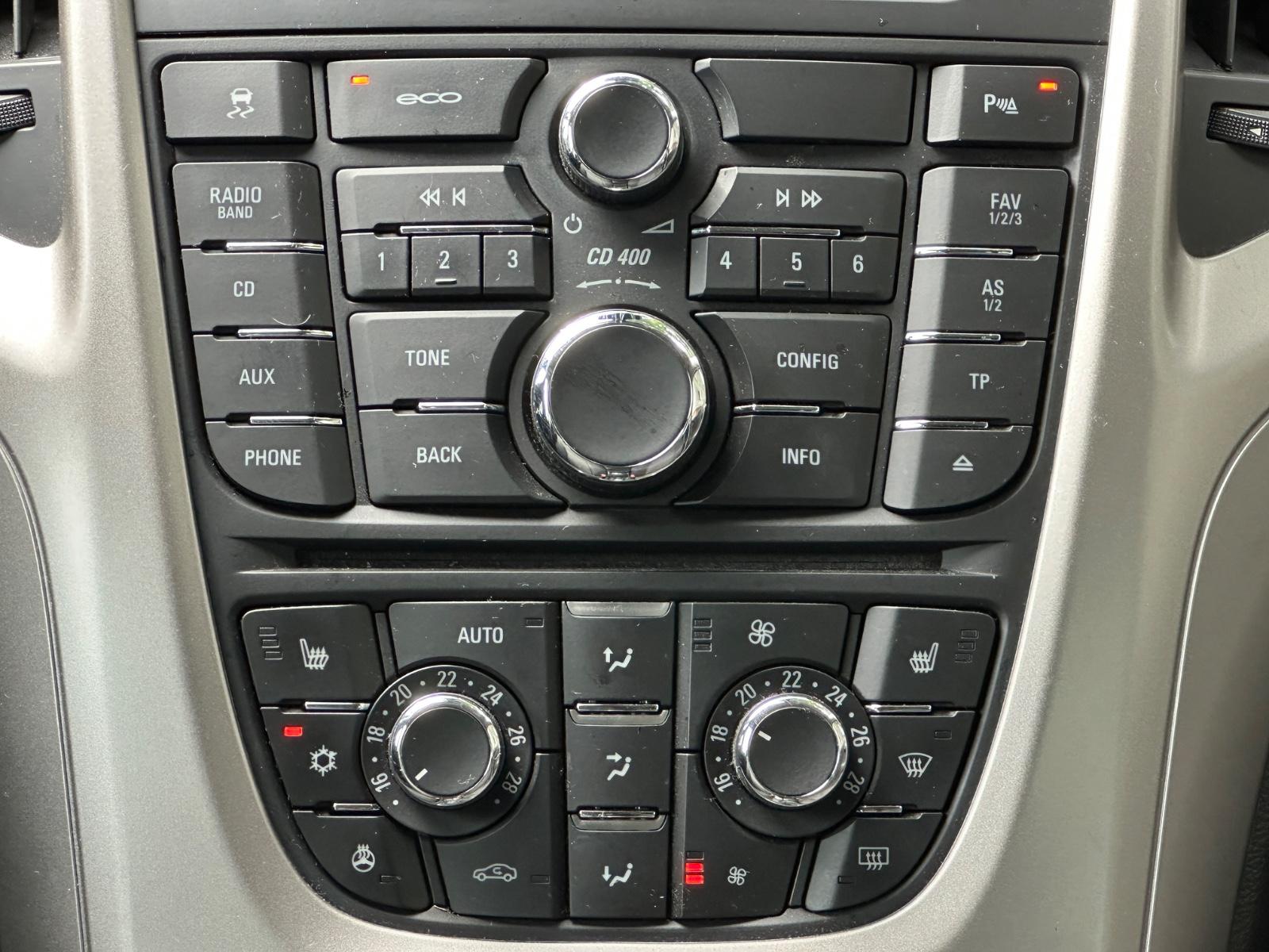 Opel Astra 2013 — photo 11