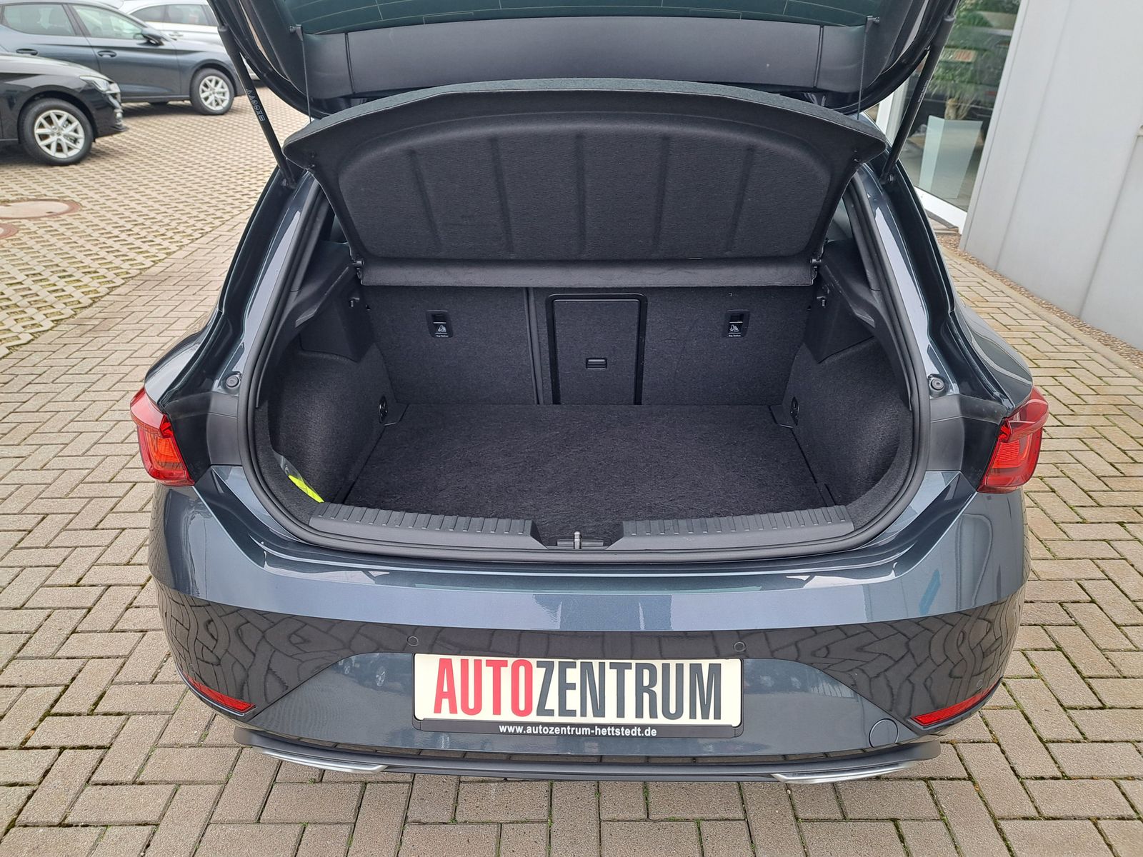 Fahrzeugabbildung SEAT Leon 1.5eTSI FR DSG LED NAVI BEATS KAMERA 18"ALU