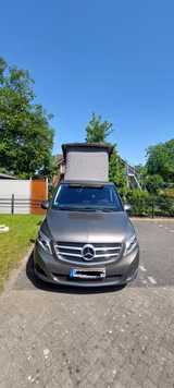 Mercedes-Benz 220 - Mercedes-Benz 220: Van