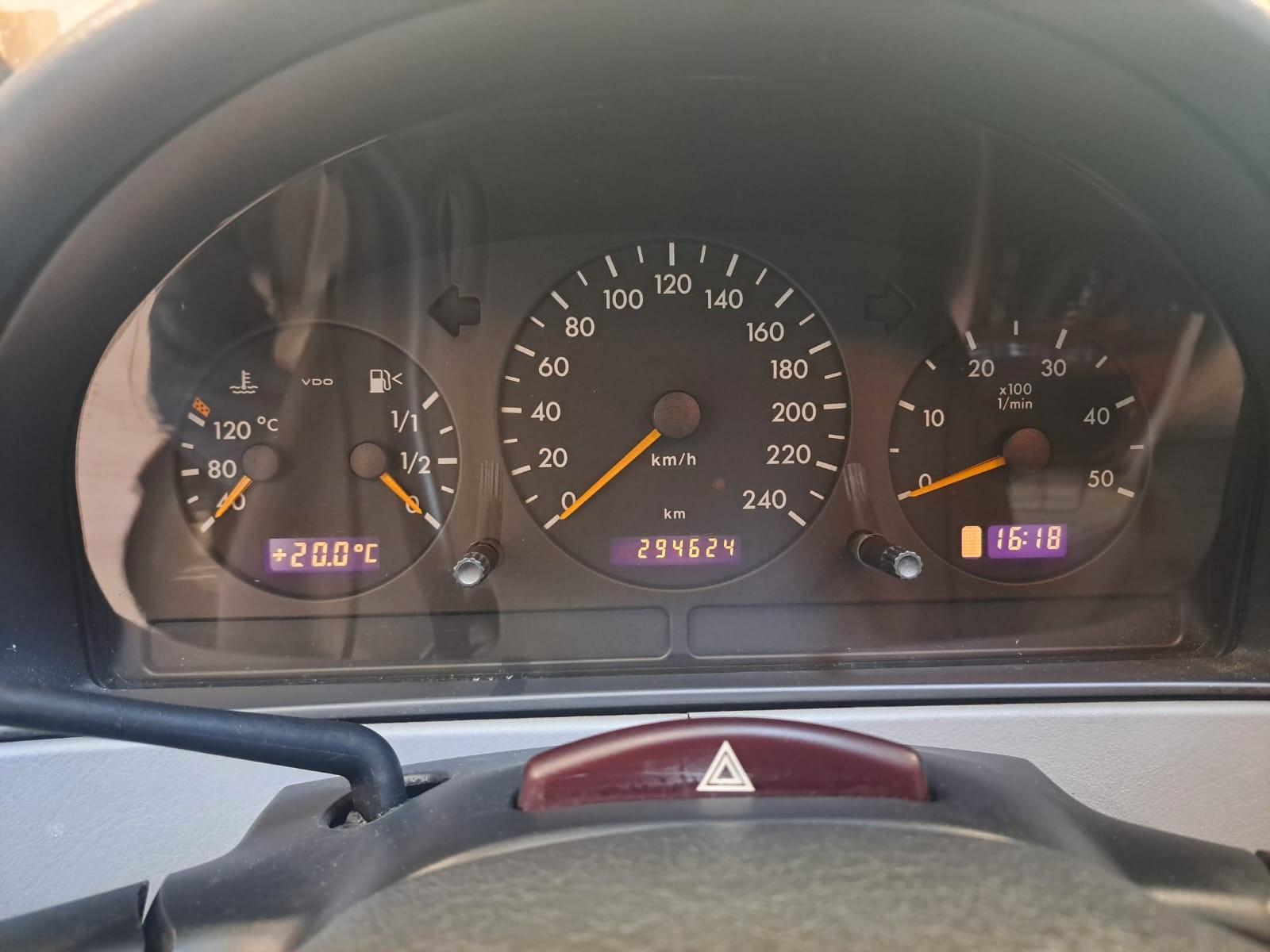 Mercedes-Benz ML270 2004 — photo 18