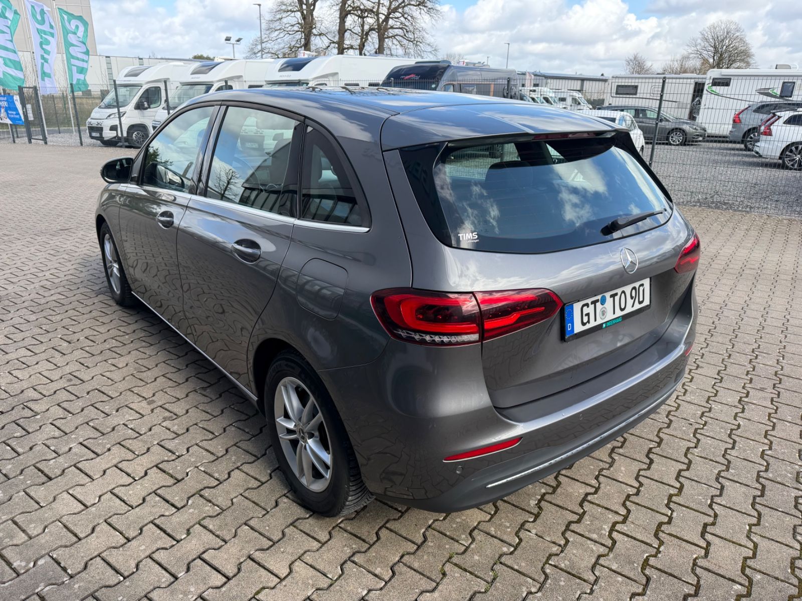 Fahrzeugabbildung Mercedes-Benz B 180 Business Paket