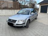 Volkswagen Passat 2.0 Limousine grau - Volkswagen Passat aus 2001
