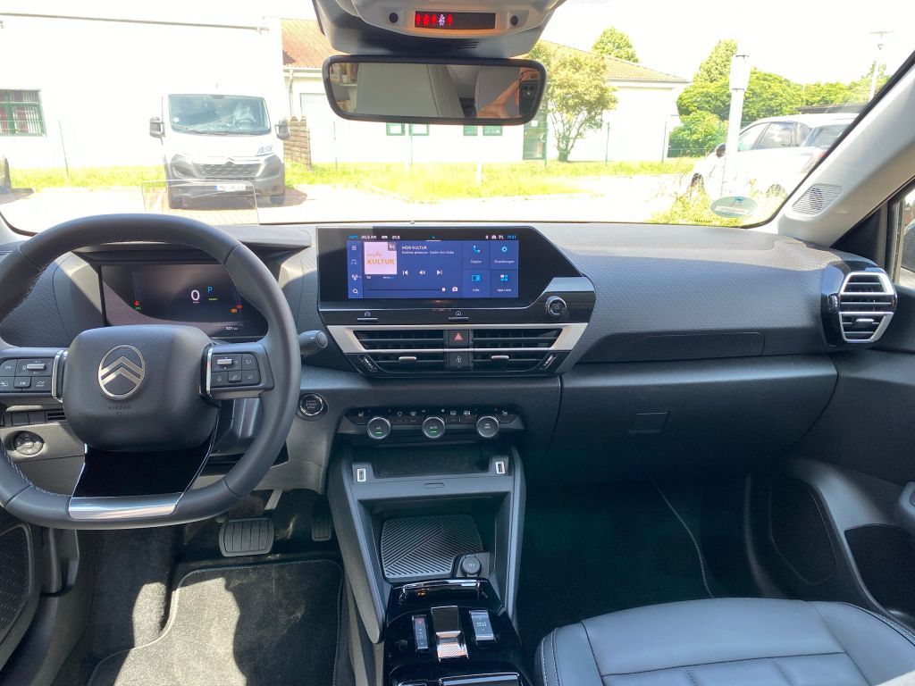 Fahrzeugabbildung Citroën e-C4 Elektro 156 MAX *Cam*Technopak*11 kW*Navi*