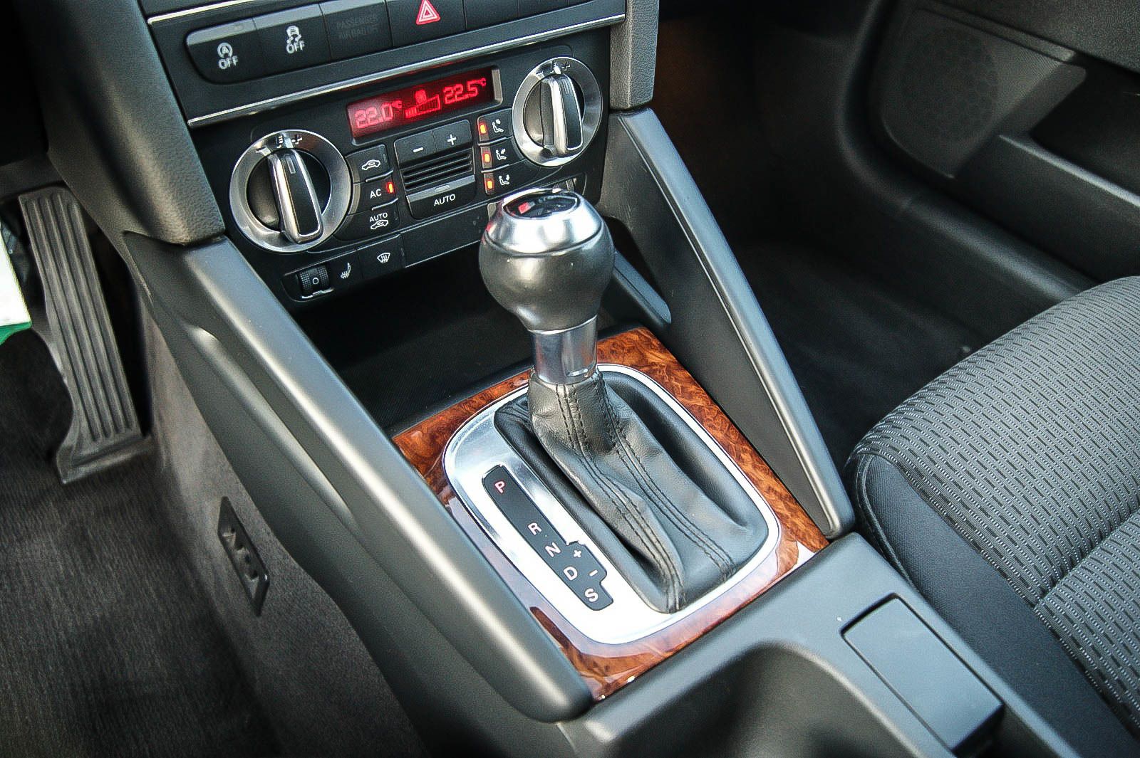 Fahrzeugabbildung Audi A3 Sportback 20TDI S-LINE DSG XENON NAVI SPORT