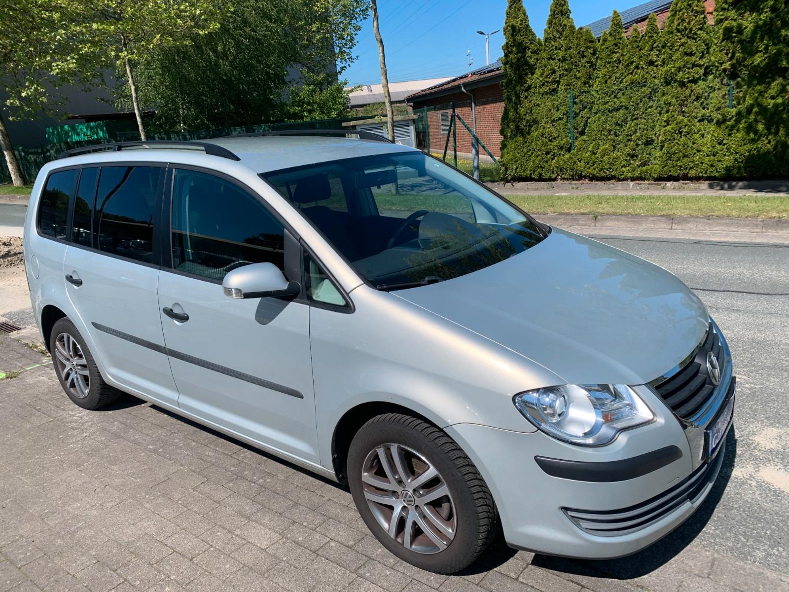 Volkswagen Touran 1.6 Scheckheft 7.Sitzer 2.Hand TÜV NEU