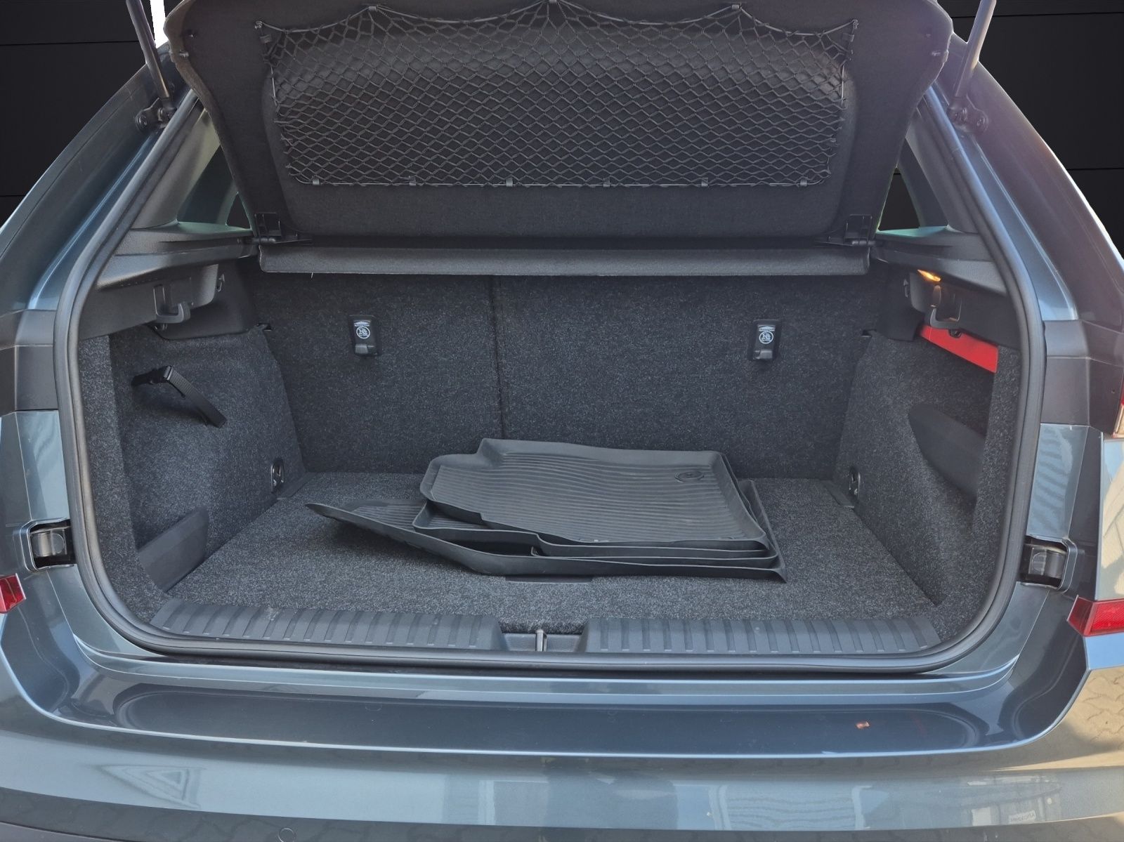 Fahrzeugabbildung SKODA Kamiq TSI Monte Carlo LED Navi Pano AID RFK SH b