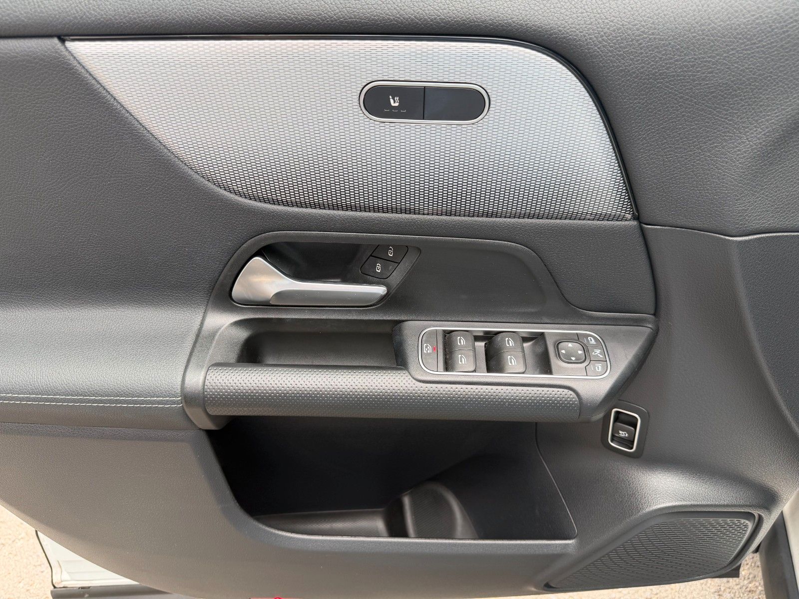 Fahrzeugabbildung Mercedes-Benz GLA 200d Style+Distr+AHK+RKamera+1.Hand