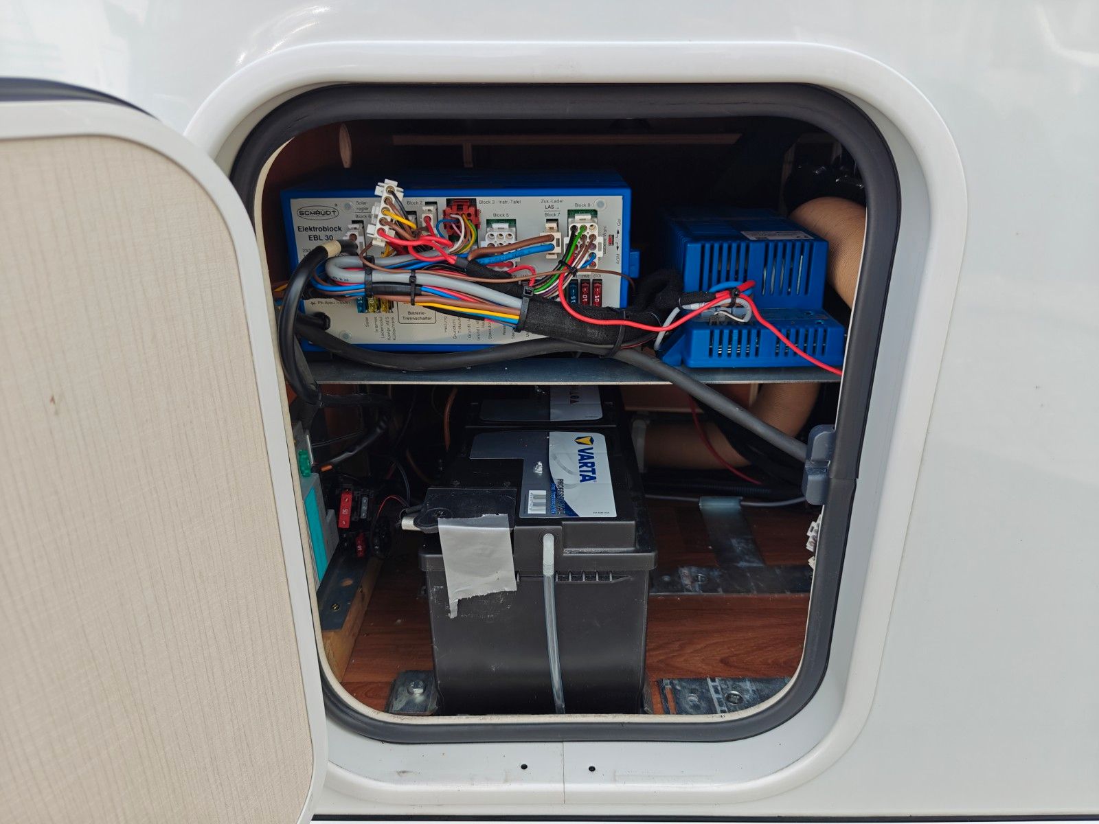 Fahrzeugabbildung HYMER / ERIBA / HYMERCAR Van 374 - Autom. SAT, TV, 2x Solar, DuoControl -