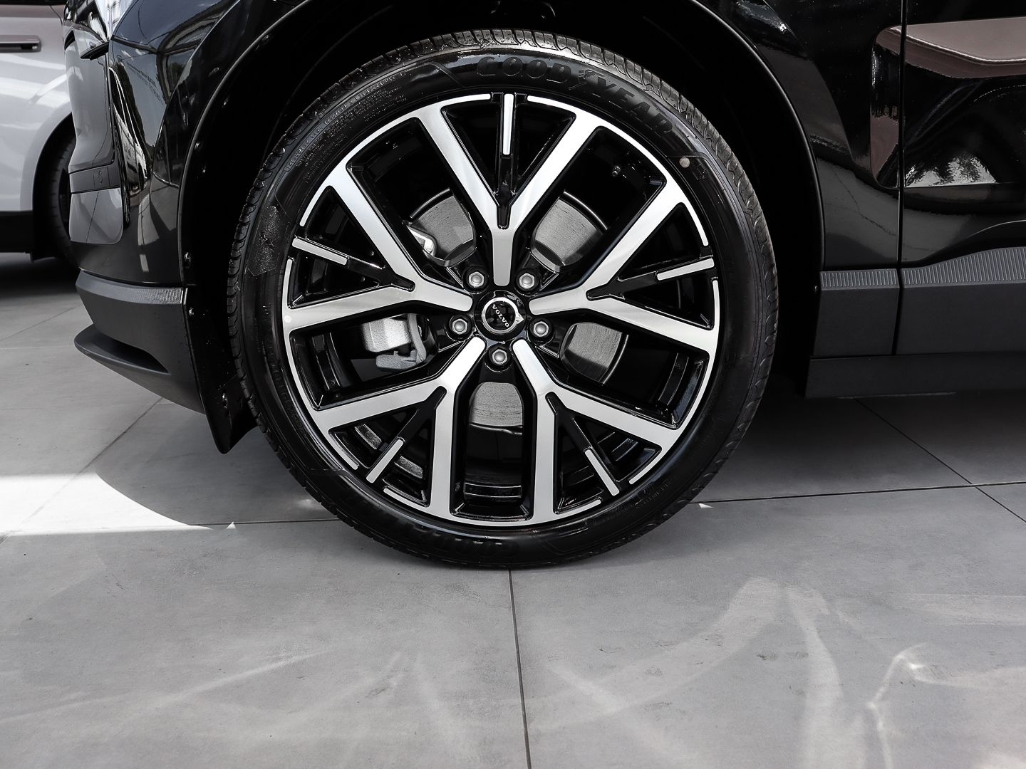 Volvo EX30 Plus Black Edition Single Motor Extended Ra imagem 3