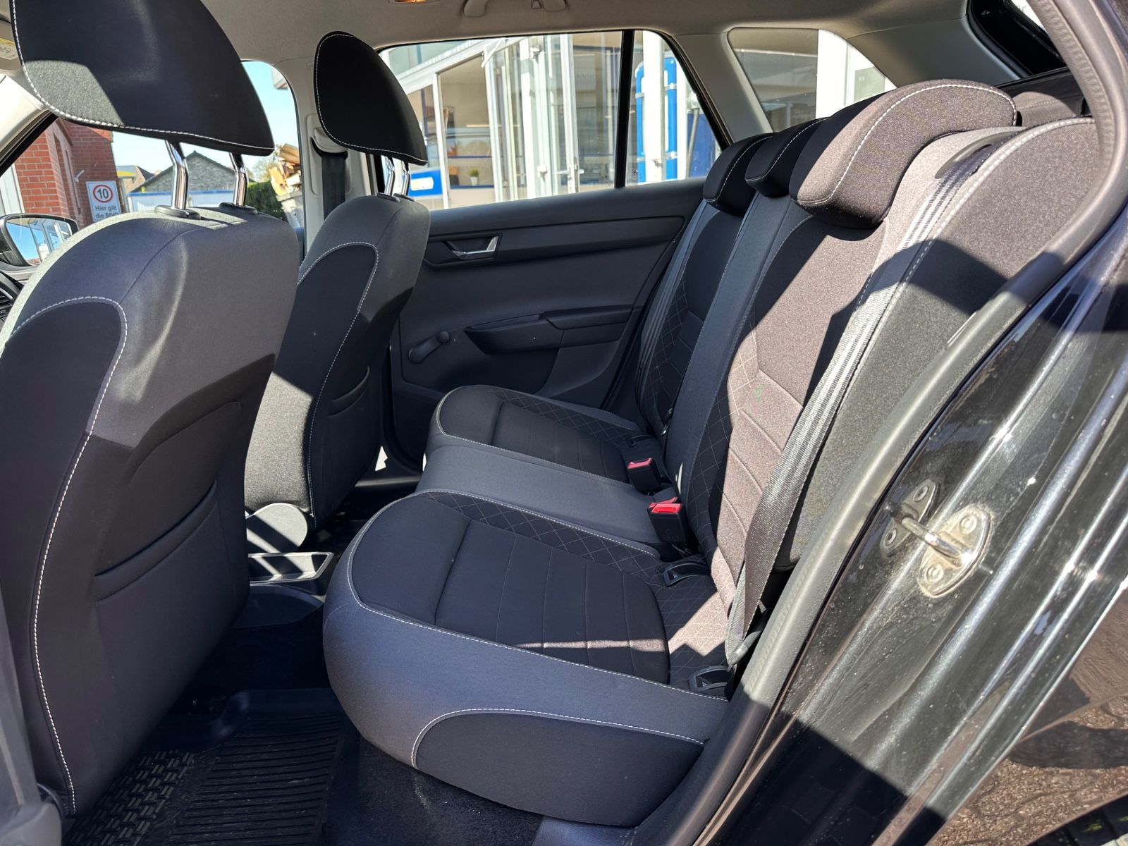 Fahrzeugabbildung SKODA Fabia Combi 1.0 TSI Ambition SHZG/PDC/BT/LM