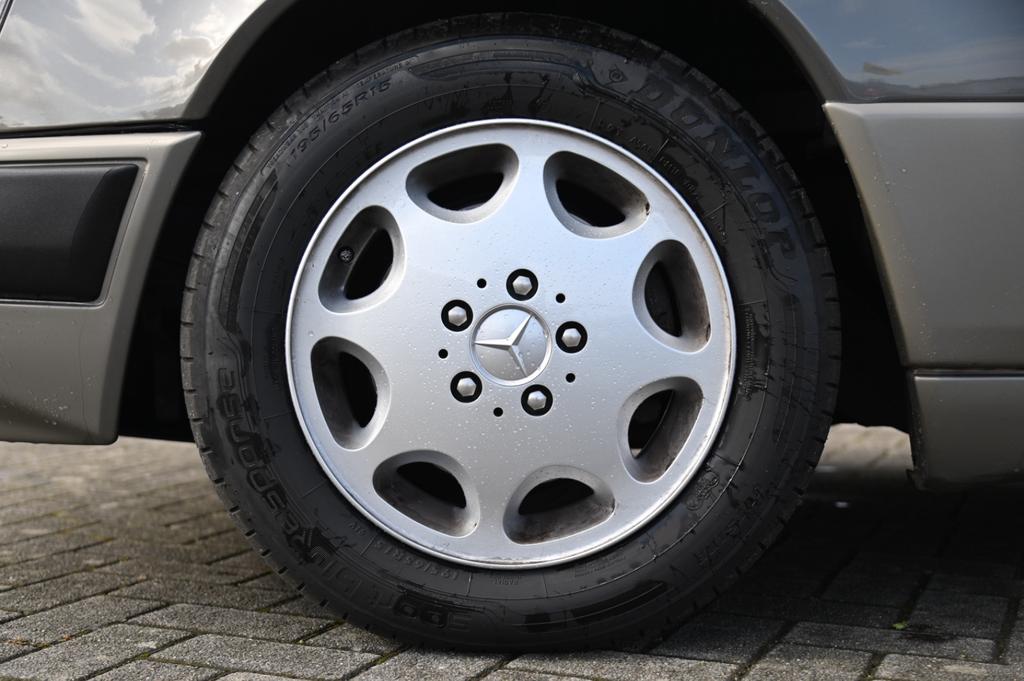 Mercedes-Benz CE 300