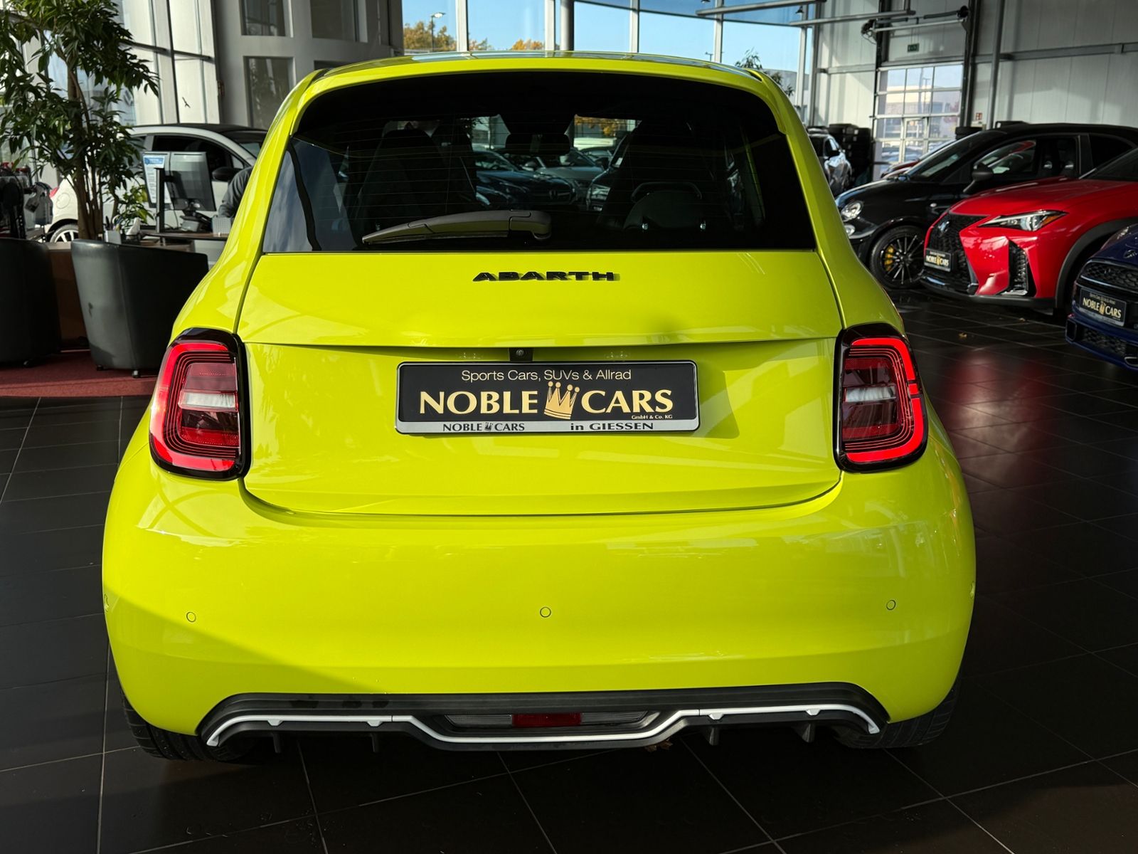Fahrzeugabbildung Abarth 500e 42kWh Scorpionissima PANO KAM LED