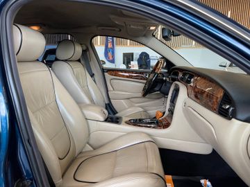 Jaguar XJ 2.7 D XJ6 Sovereign *Klima*Navi*PDC*Bluetooth