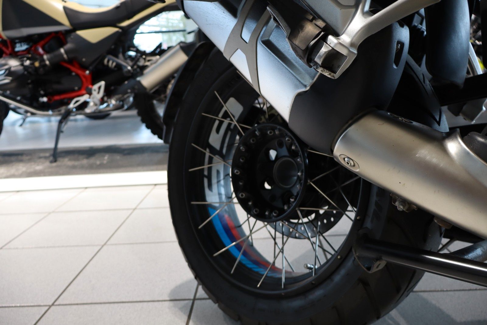Fahrzeugabbildung BMW R1250GS Style Rallye mit Variokoffer