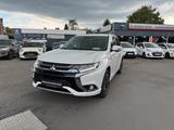 Mitsubishi Plug-in Hybrid Outlander PHEV Plus 4WD - Mitsubishi Plug-in Hybrid Outlander mit Hybrid-Antrieb