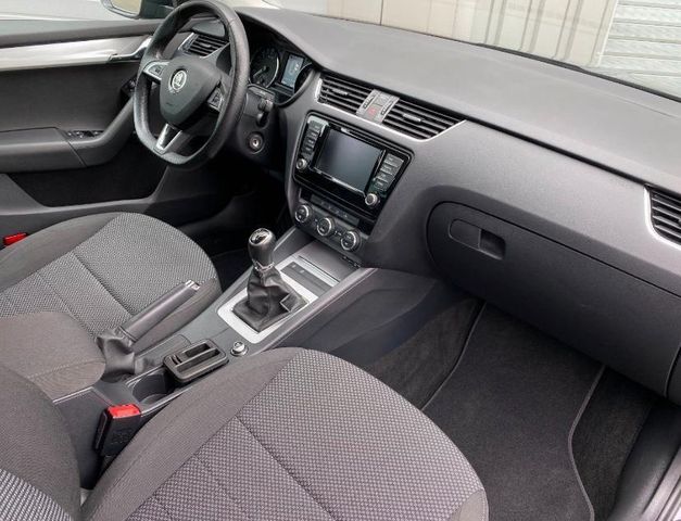 Skoda Octavia Combi Ambition Navi Tempom PDC 8xBereift