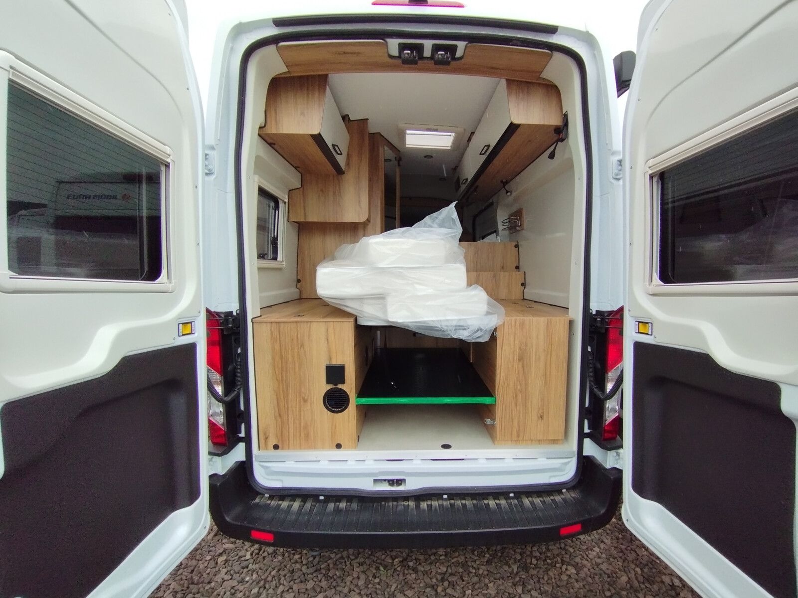 Fahrzeugabbildung Karmann Dexter 4x4 DE 560 AW Solar, Markise, 170 PS 6DE