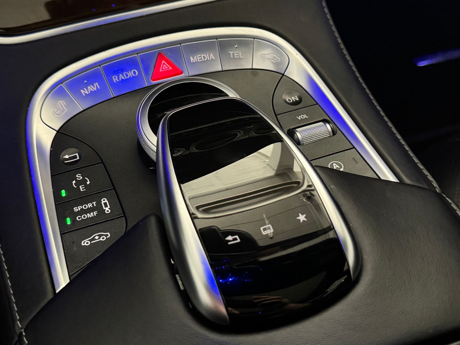 Fahrzeugabbildung Mercedes-Benz S 500 4MATIC LANG PANORAMA BURMESTER 4XSITZKLIMA
