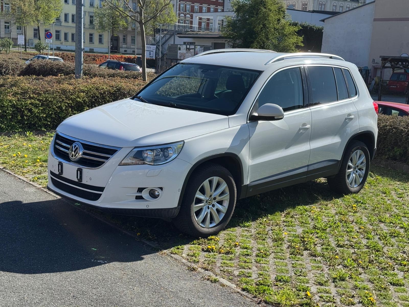 Volkswagen Tiguan 2,0tdi 4Motion Xenon+Webasto+TÜV neu!