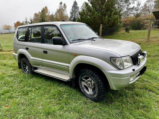 Toyota Land Cruiser 3.0 D-4D Allrad Schaltgetriebe TÜV 