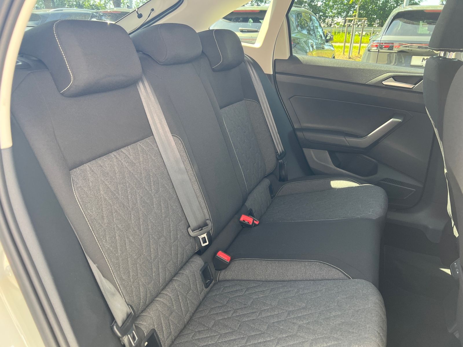Fahrzeugabbildung Volkswagen Taigo Move 1.0 TSI *LED,R2D,PDC,16''-LM*
