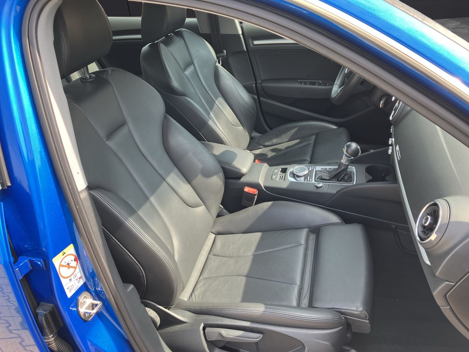 Fahrzeugabbildung Audi A3 Sportback S-Line S-tronic LED Navi ACC SHZ PD