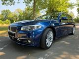 BMW 530d xDrive Touring A Luxury Line Headup Standh. - blaue BMW 530
