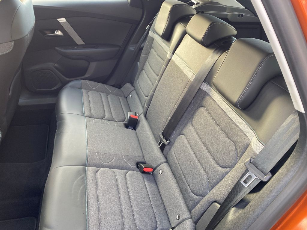 Fahrzeugabbildung Citroën C4 PureTech 130 S&S FEEL PACK *Kälte-Paket*