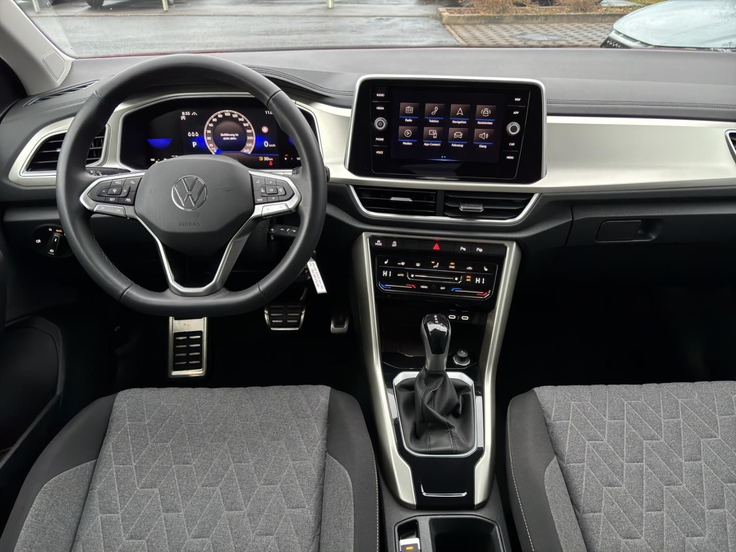 Fahrzeugabbildung Volkswagen T-ROC MOVE MOVE 1.5l TSI,DSG,AHKRFK,Navi,LED,ACC