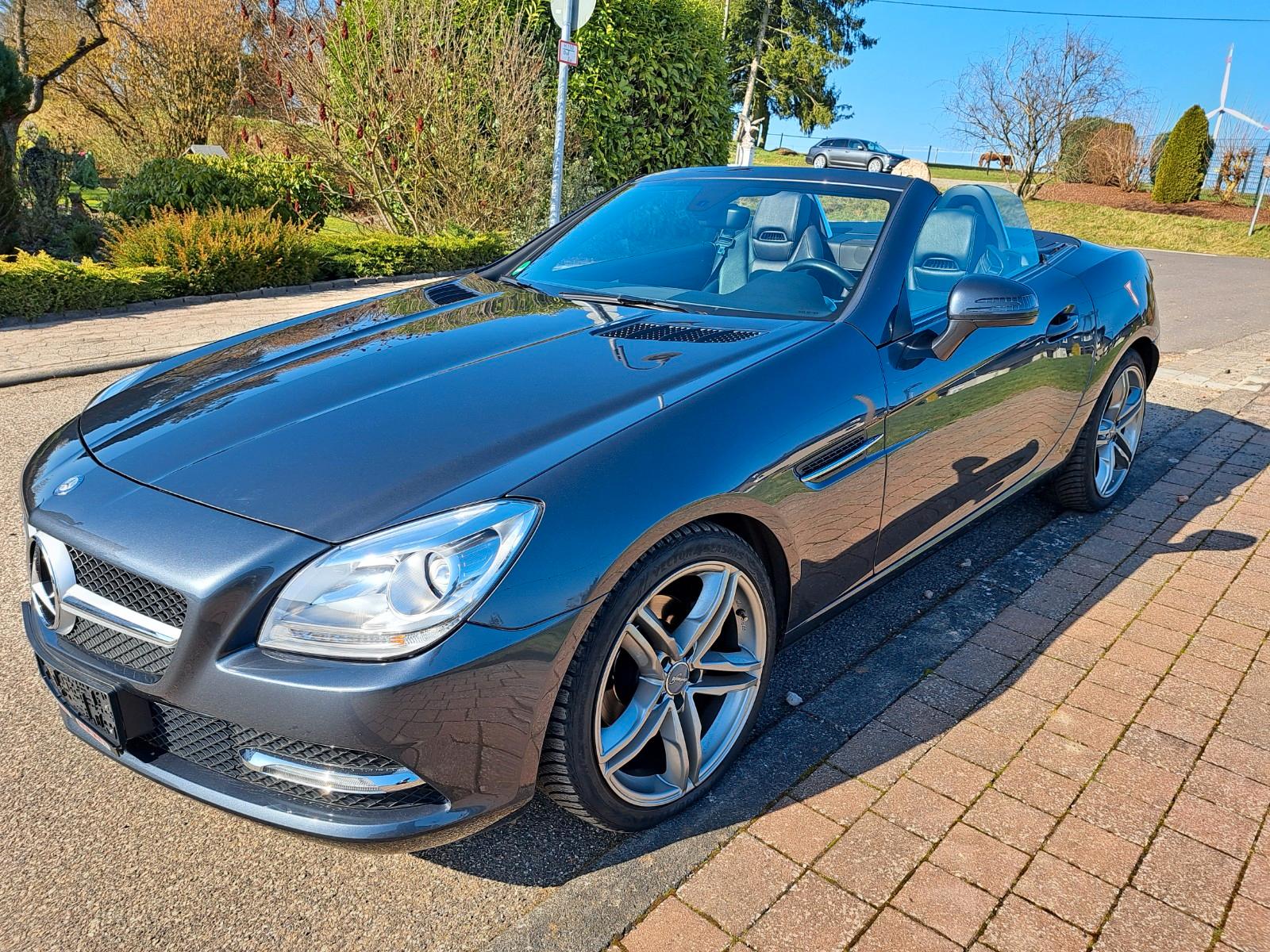 Mercedes-Benz SLK 200  Leder Klima Airscarf Navi 18 Zoll